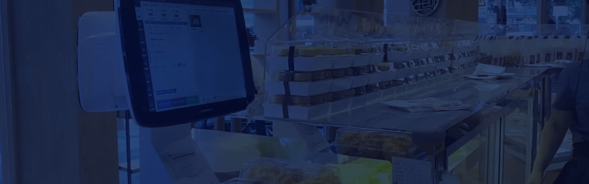 思迅天店·星耀SaaS收银系统首页Banner，专为社区店、品牌专卖店、母婴宠物店打造，支持零售批发混合经营与移动管店